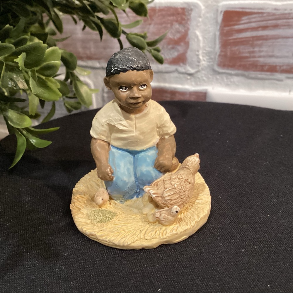 🟡 Cute ceramic crafted little boy and his chickens figurine - Detailed - Nice